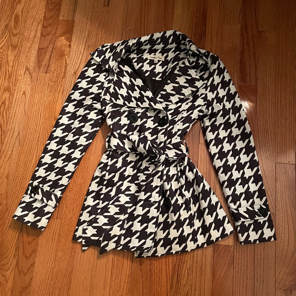 Women’s Houndstooth coat, size small